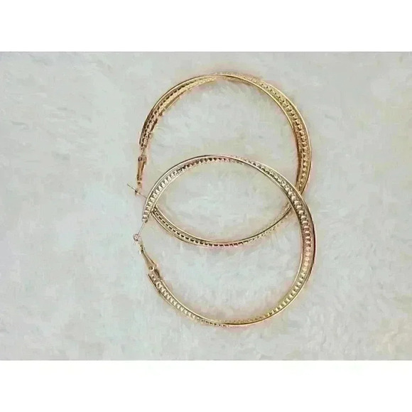 3/$25🔥Fashion Eye-catching Hoop Earrings Gold - Picture 5 of 5